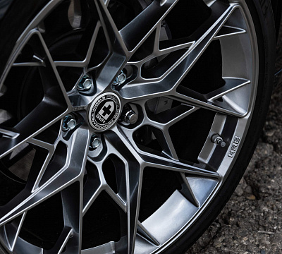 Фото дисков HRE FF10 на Tesla Model 3