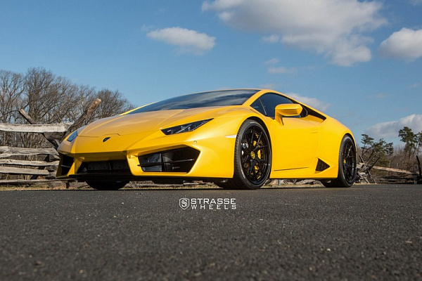 Фото дисков Strasse Wheels SM5R Deep Concave FS Черный глянец на Lamborghini Huracan