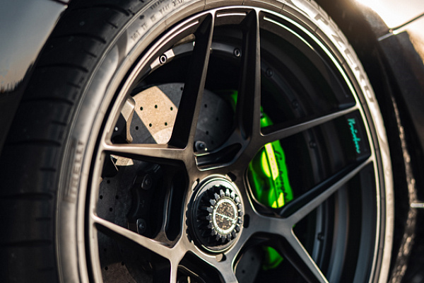 Фото дисков Brixton Forged PF7 Черный глянец на Lamborghini Aventador