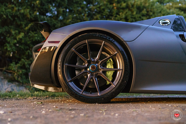 Фото дисков Vossen EVO-2 Глянцевый темный лак на Porsche 918 Spyder