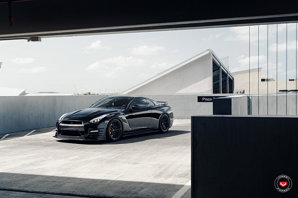 Фото дисков Vossen M-X4T Черный глянец на Nissan GT-R