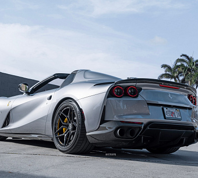 Фото дисков Strasse Wheels SV5R Deep Concave FS на Ferrari 812