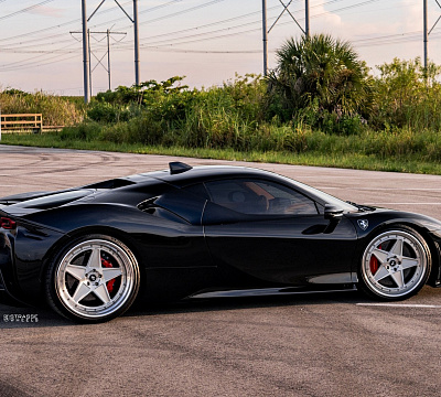 Фото дисков Strasse Wheels F5 Track на Ferrari SF90