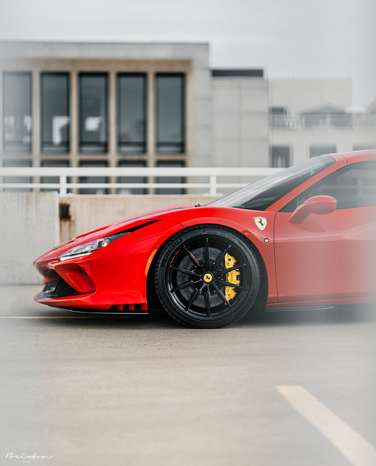Фото дисков R11-R Черный глянец на Ferrari F8