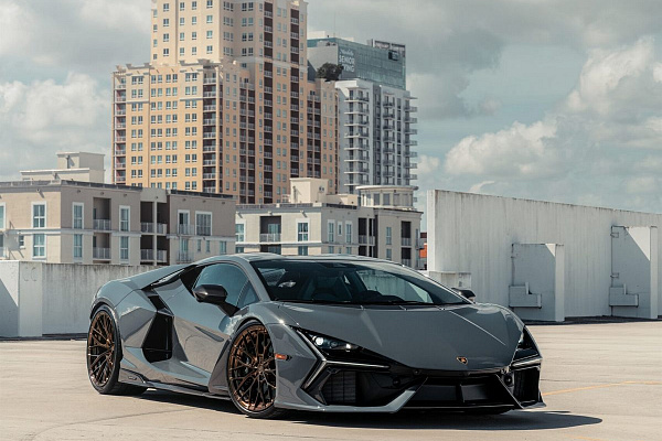 Фото дисков Anrky AN20 Глянцевая темная медь на Lamborghini Revuelto