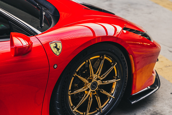 Фото дисков Brixton Forged R11-R Глянцевое золото на Ferrari F8