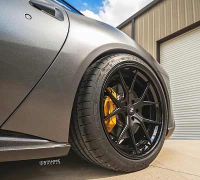 Фото дисков Strasse Wheels SM5R Deep Concave FS на Ferrari F12