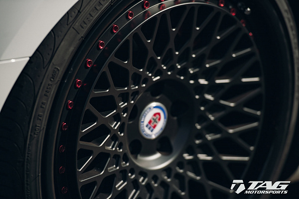 Фото дисков HRE 501 Черный сатин на Audi A/S/RS 4 (B8)