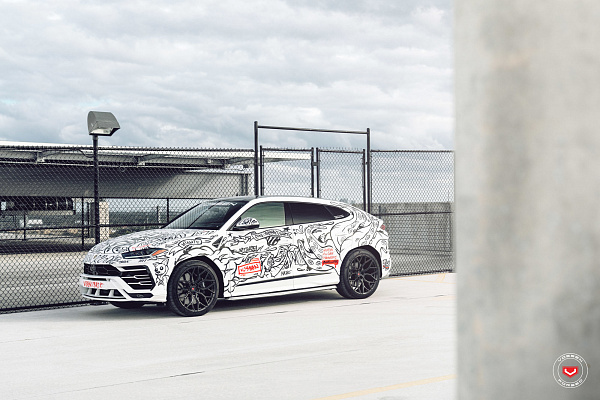 Фото дисков Vossen S17-01 Черный глянец на Lamborghini Urus