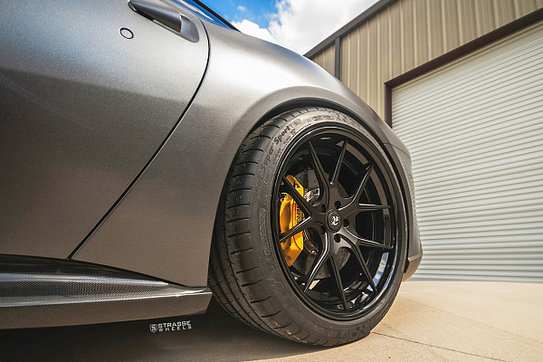 Фото дисков Strasse Wheels SM5R Deep Concave FS Черный сатин на Ferrari F12