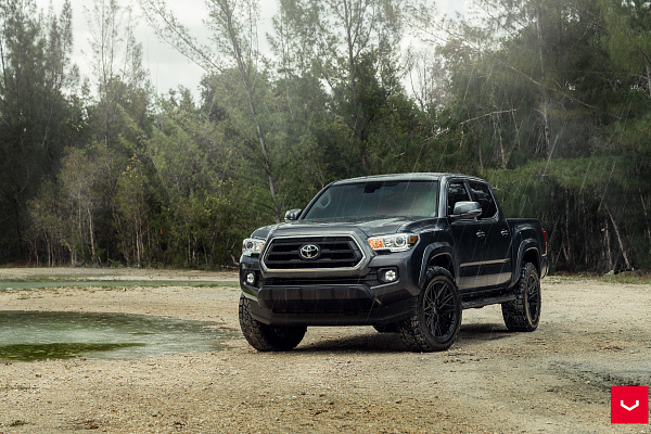 Фото дисков Vossen HF6-5 Черный сатин на Toyota Tacoma III