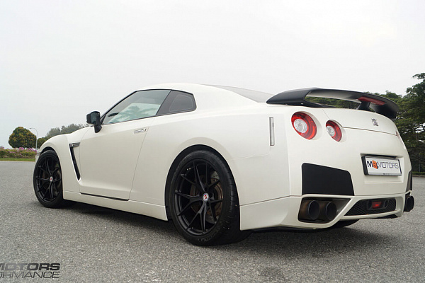 Фото дисков HRE P101 Черный сатин на Nissan GT-R