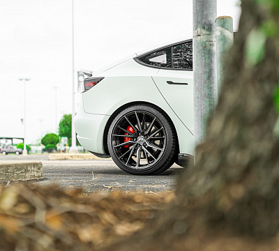 Фото дисков Vossen HF-4T на Tesla Model 3