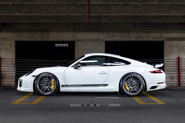Фото дисков Strasse Wheels SV4 Deep Concave Monoblock Глянцевый графит на Porsche 911 VII