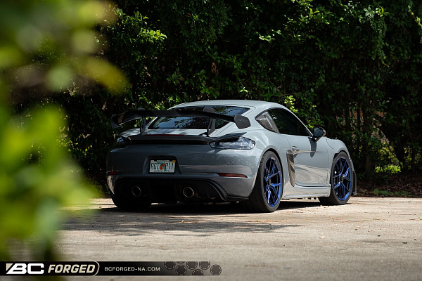 Фото дисков BC Forged ACL51 Синий сатин на Porsche Cayman II