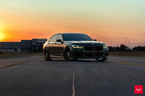 Фото дисков Vossen HF-8 Черный глянец на BMW 7 (G70)