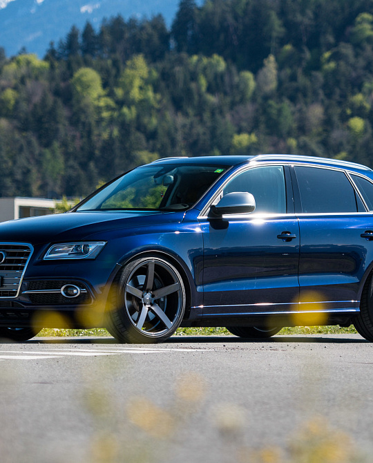 Фото дисков CV3 Глянцевый графит на Audi Q5 (8R)