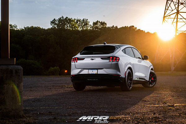 Фото дисков MRR FS06 Черный глянец на Ford Mustang Mach-E