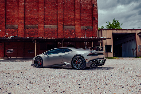Фото дисков Strasse Wheels SV10M Deep Concave FS Другой цвет на Lamborghini Huracan