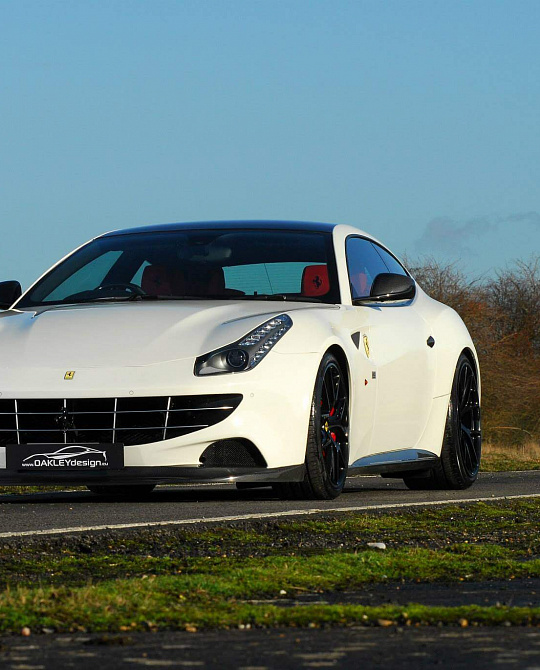 Фото дисков P101 Черный глянец на Ferrari FF