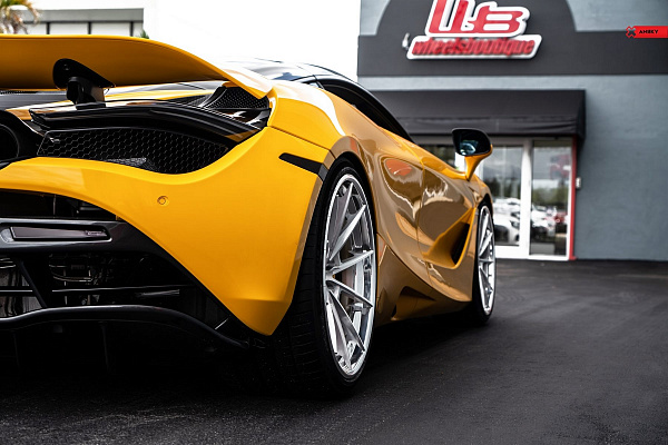 Фото дисков Anrky AN38 Глянцевый лак на McLaren 720S