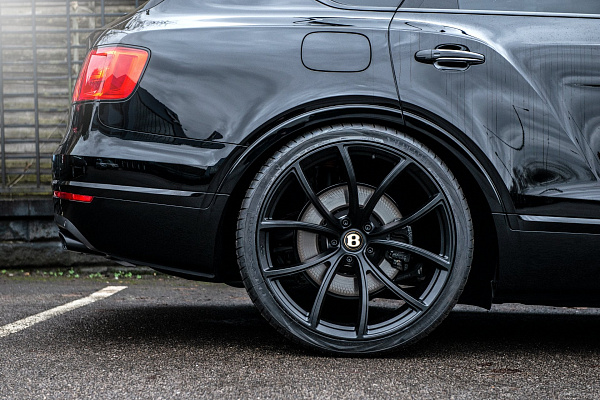 Фото дисков Kahn Type 54 Черный сатин на Bentley Bentayga