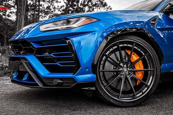Фото дисков Anrky AN38 Глянцевый темный лак на Lamborghini Urus