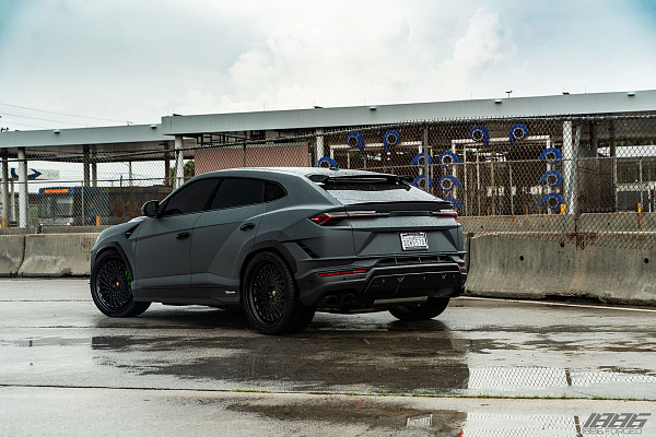 Фото дисков 1886 Wheels S009 Черный сатин на Lamborghini Urus