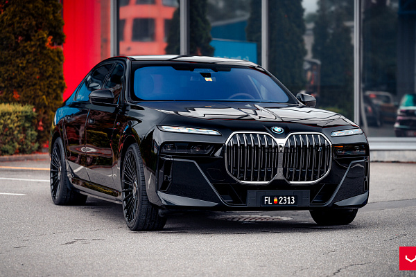 Фото дисков Vossen HF-8 Черный глянец на BMW 7 (G70)