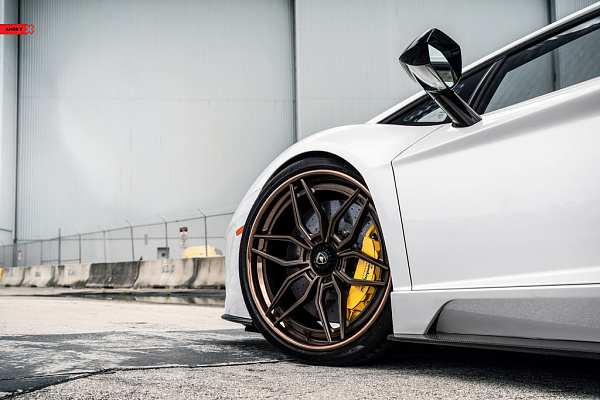 Фото дисков Anrky AN36 Сатиновая темная бронза на Lamborghini Aventador