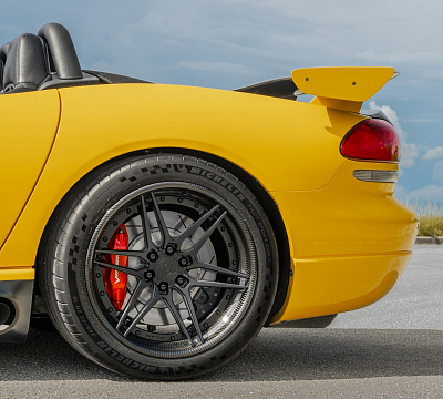 Фото дисков Strasse Wheels SV2-6 Deep Concave FS на Dodge Viper