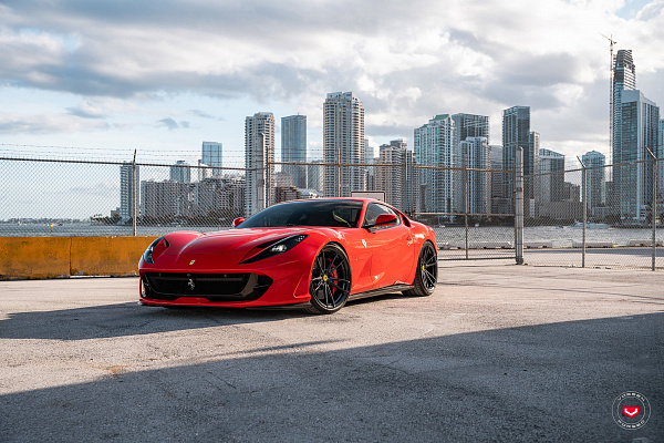 Фото дисков Vossen S17-06 Черный глянец на Ferrari 812
