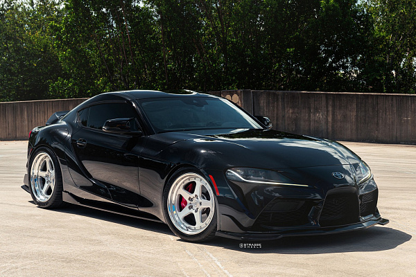 Фото дисков Strasse Wheels S5 Track Глянцевый лак на Toyota Supra A90