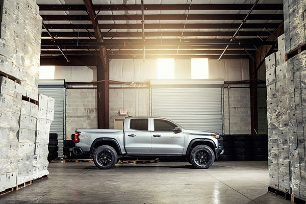 Фото дисков 4PLAY 4PS28 Черный глянец на Chevrolet Colorado