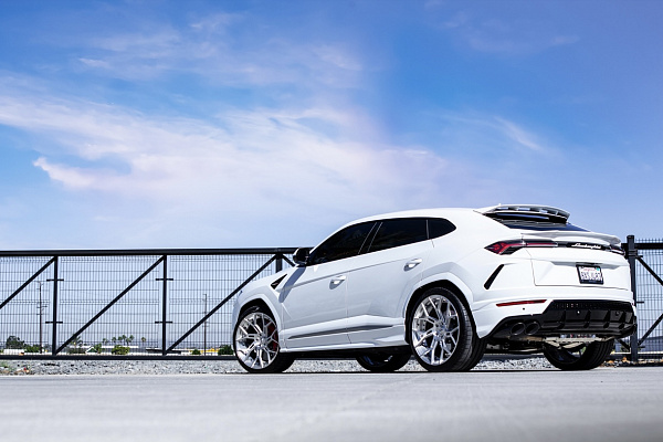 Фото дисков Savini SV72 Глянцевый лак на Lamborghini Urus