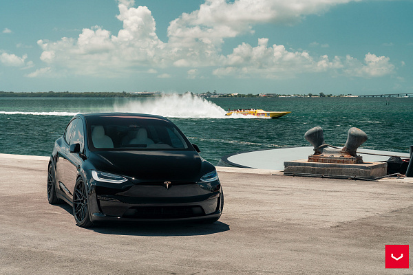 Фото дисков Vossen HF-7 Черный глянец на Tesla Model X