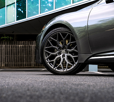 Фото дисков Vossen HF-2 на  Lexus LS V