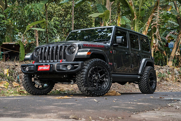 Фото дисков 4PLAY 4P55 Черный глянец на Jeep Wrangler IV (JL)