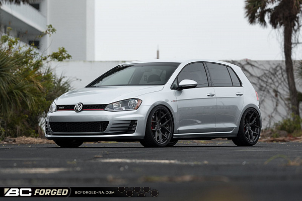 Фото дисков BC Forged HCS21 Глянцевый темный лак на Volkswagen Golf VII