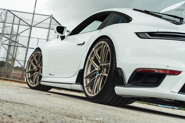 Фото дисков 1886 Wheels XR001 Сатиновая шампань на Porsche 911 VIII