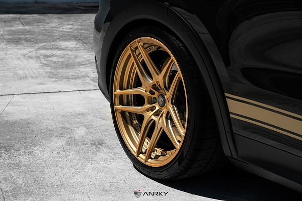 Фото дисков Anrky RS6.2 Сатиновое золото на Porsche Cayenne II