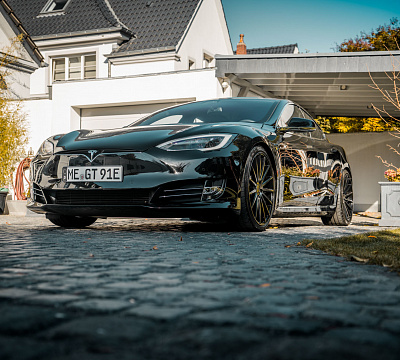 Фото дисков Vossen VFS-2 на Tesla Model S