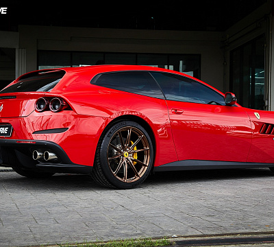 Фото дисков HRE P104SC на Ferrari GTC4Lusso