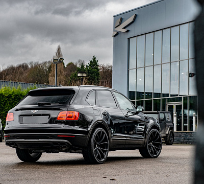 Фото дисков Kahn Type 54 на Bentley Bentayga