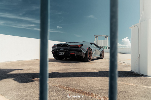 Фото дисков Anrky AN20 Глянцевая темная медь на Lamborghini Revuelto