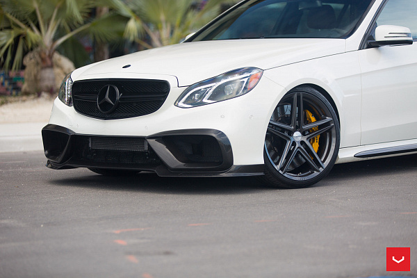 Фото дисков Vossen VFS-5 Глянцевый графит на Mercedes-Benz E-Class (W212, S212, C207)