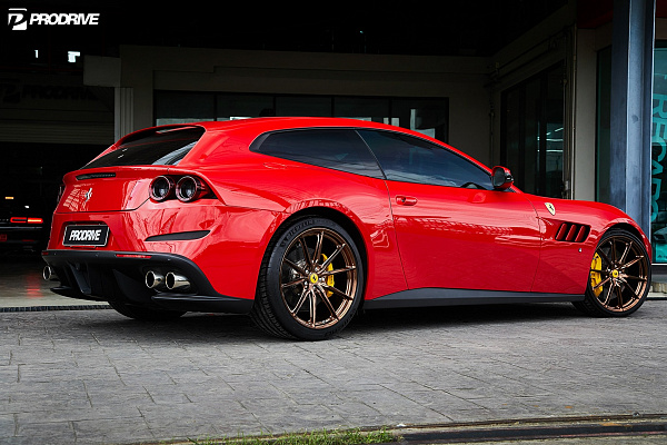Фото дисков HRE P104SC Глянцевая бронза на Ferrari GTC4Lusso