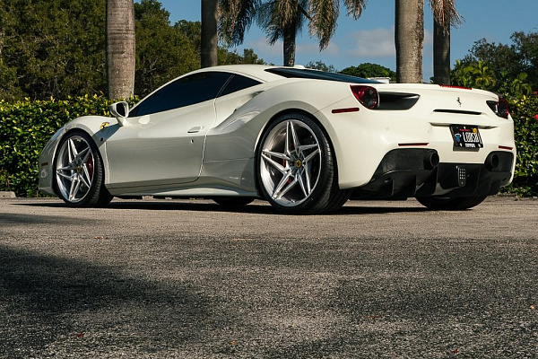 Фото дисков Anrky S1-X3 Глянцевый лак на Ferrari 488