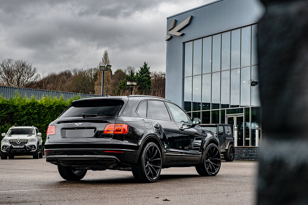 Фото дисков Kahn Type 54 Черный сатин на Bentley Bentayga