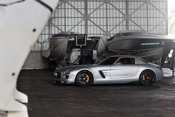 Фото дисков HRE P101 Черный глянец на Mercedes-Benz SLS AMG